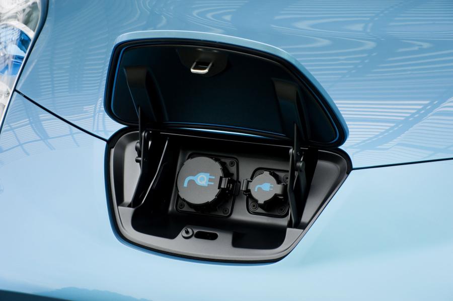  Nissan Leaf 2010 года  (фото 23 из 77)
